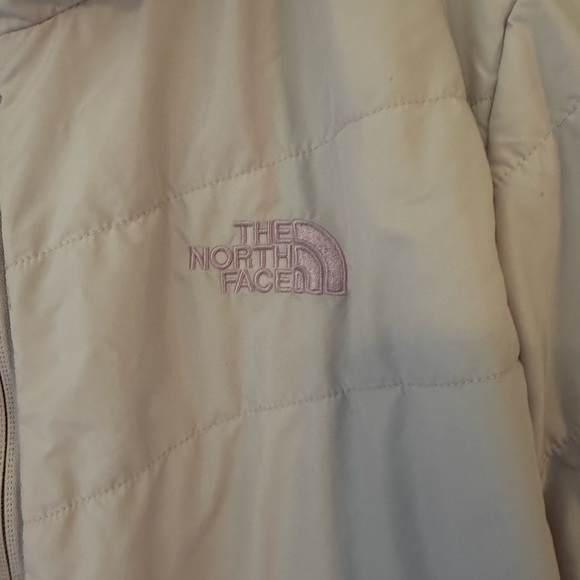 The North Face Women's Light Purple Puffer Jacket - Picture 3 of 9